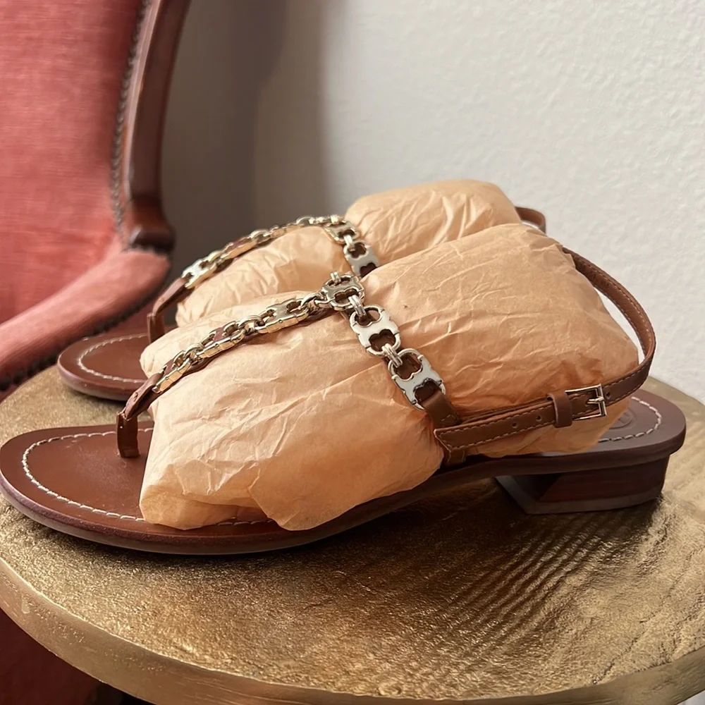 Tory Burch Gemini brown T-strap sandal,  gold metal link hardware, size 8 - Picture 2 of 12